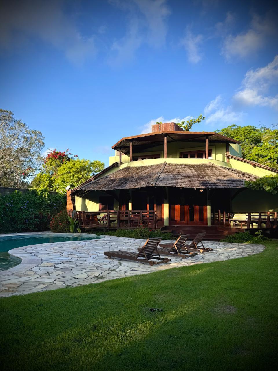 Villa Vitalis | 3 suítes e 2 chalés em Arraial d’Ajuda · Bahia